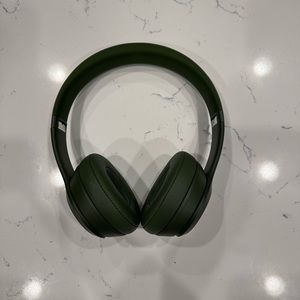 Green Beats Solo 3 wireless